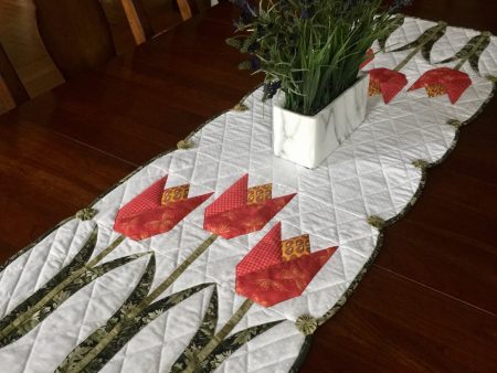 Bloomin  Tulips Table Runner Pattern Online Sale